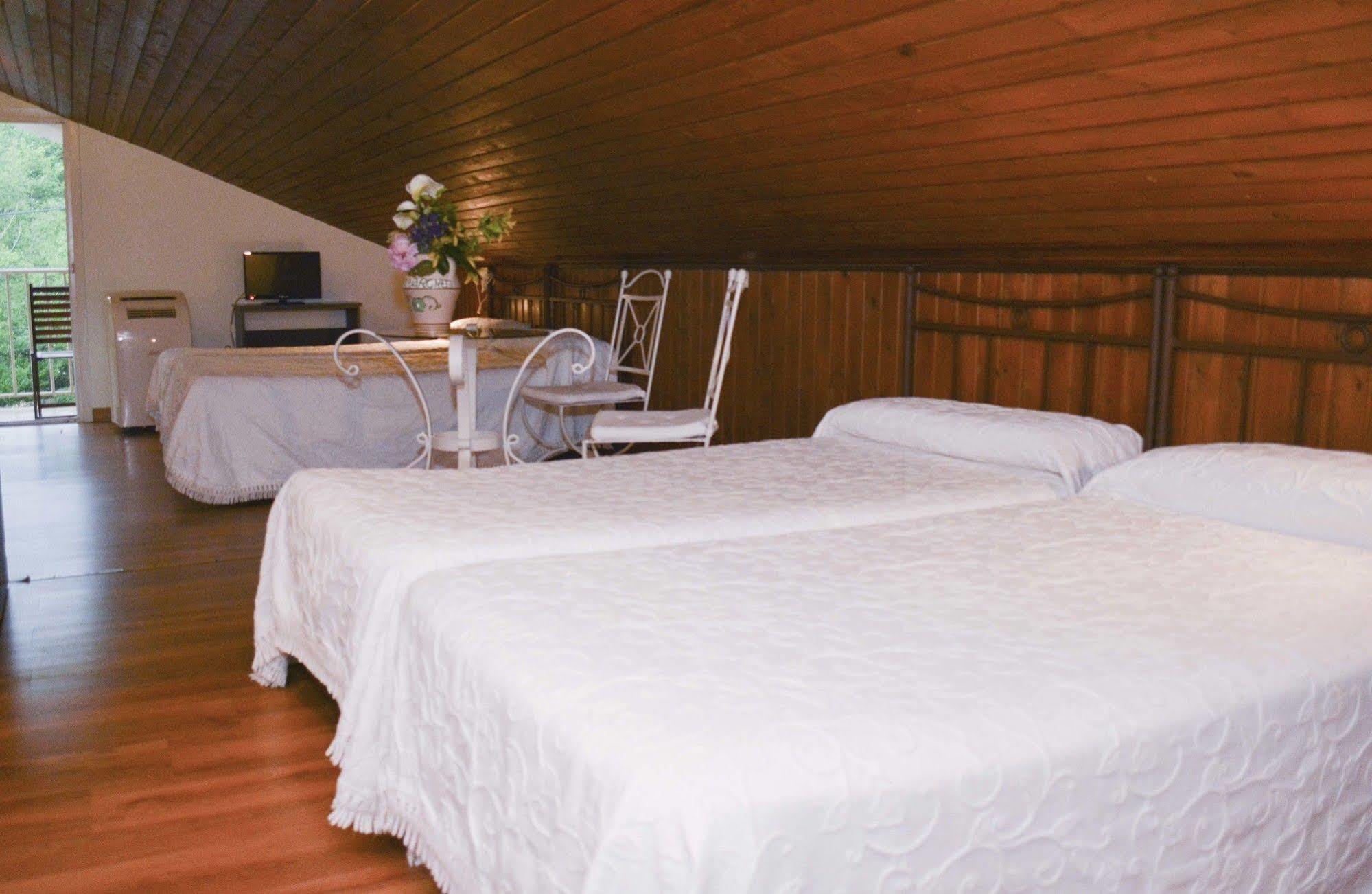 Hotel Azabache Susierra Onís Екстериор снимка